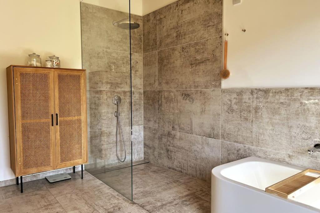 Forest Retreat- Serene 160M2 With Forest Views Wermelskirchen Exterior foto